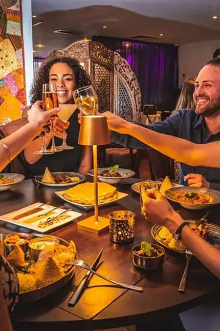 Discover why Gatwick Airport food prices are higher, learn tips to save money dining at restaurants near Gatwick. Low-budget travel options.