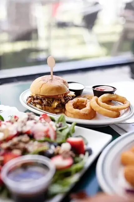 Discover why Gatwick Airport food prices are higher, learn tips to save money dining at restaurants near Gatwick. Low-budget travel options.