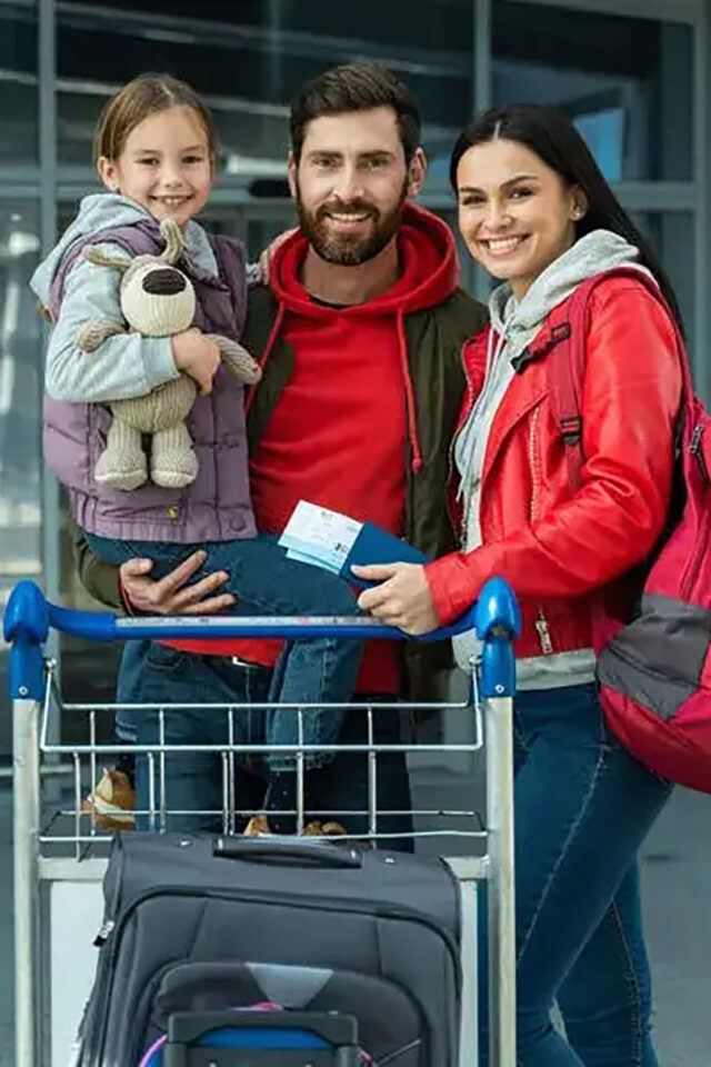 Discover why Gatwick Airport food prices are higher, learn tips to save money dining at restaurants near Gatwick. Low-budget travel options.