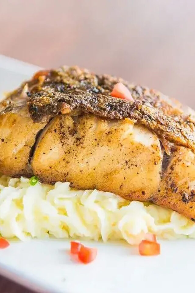 Explore Bengali cuisine at Zari Restaurant in Crawley! Discover our top five must-try dishes, from flavorful Mutton Biryani to Malai Prawn.