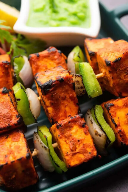 Find out more about the popular Indian dish - Tandoori chicken - this Indian cuisine is commonly found in menus in Indian restaurants all over the world.